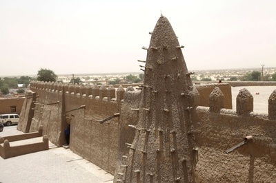 世界遺産都市トンブクトゥで再建工事開始、マリ