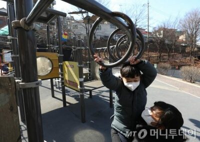 銭湯行くの飛行機に乗らなければならないなら…移民戦争の始まり [韓国記者コラム]