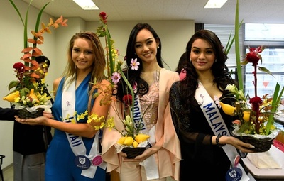 ミス・インターナショナル代表、都内で「いけばな」体験