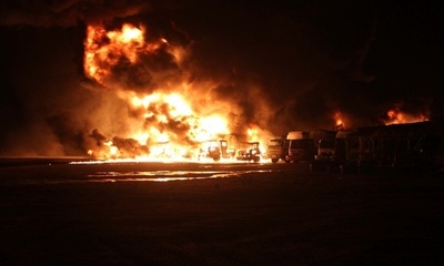 タンクローリー9台が爆発炎上、NATO軍燃料を輸送中 パキスタン