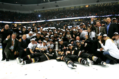 ダックス チーム史上初のスタンレー杯獲得に沸く