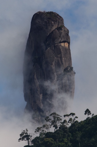 高さ1692メートル、「神の指」からの眺めは？ブラジル