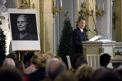 本年度ノーベル賞作家レッシング、インターネットは「空虚」と警鐘