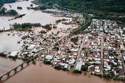 ブラジル南部で洪水、21人死亡 温帯低気圧の影響