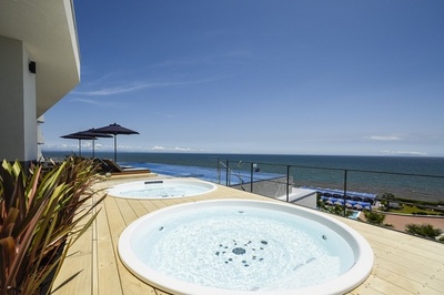 大磯プリンスホテルのスパ施設、ユニフォームは尾花大輔がデザイン