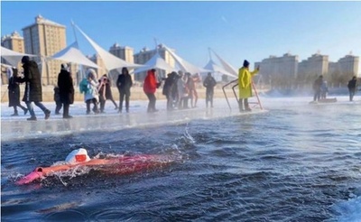 90歳も挑戦！ 氷点下30度の極寒水泳 内モンゴル・フルンボイル