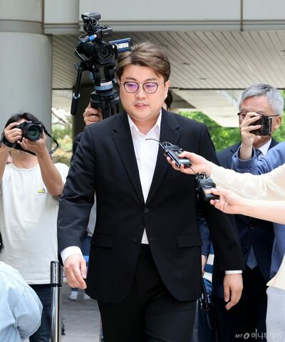 韓国・飲酒ひき逃げ歌手、持ち分価値「50億ウォン説」に疑問…所属会社の公示資料と説明に食い違い