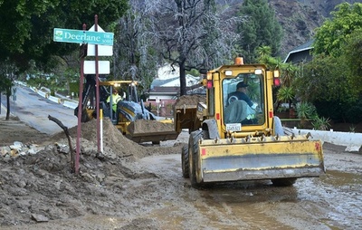 恵みの雨一転、深刻な暴風雨被害に非常事態宣言 米カリフォルニア