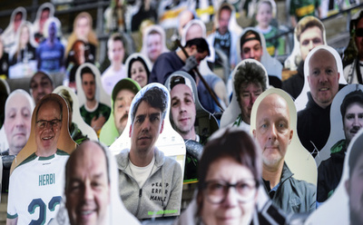 【今日の1枚】「分身」が客席に、サッカー愛は止まらない