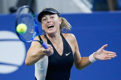 シャラポワが全米OP初戦突破、39歳大ベテランの猛追かわす