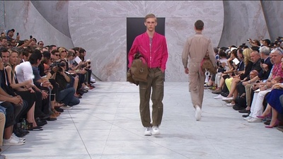 動画：ビビッドカラーを差し色に、「ルイ・ヴィトン」15年春夏メンズ