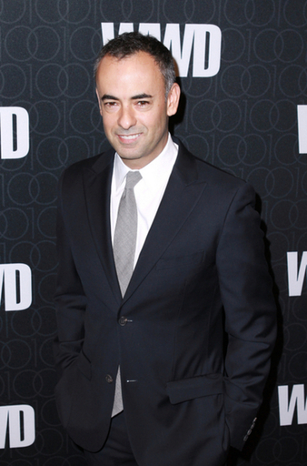 「カルバン クライン」のコスタと米百貨店がコラボ、限定コレクション発売