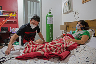 入院できず自宅で即席の救命措置…母を救ったブラジルの医師