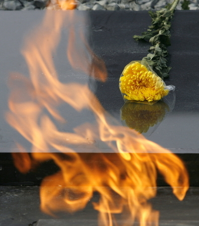 南京事件から70年、未来志向の日中関係構築を、政府