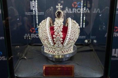 エカテリーナ2世の王冠レプリカ、ダイヤモンド国際見本市で話題