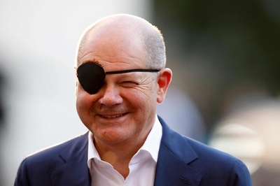ショルツ独首相、眼帯姿に 画像投稿し「ミーム作って」
