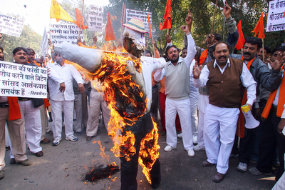 カシミール人の死刑に反対する英議員らにヒンズー政党が抗議 - インド