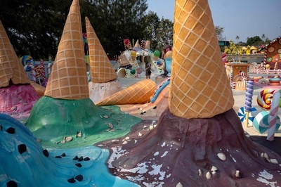 巨大アイスやケーキも! お菓子の国がテーマの娯楽施設 タイ