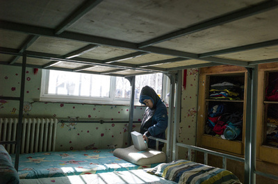 おりに入れられ…中国人孤児たちの総合格闘技クラブ、動画拡散で波紋