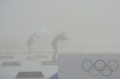 男子バイアスロンとスノーボードクロス、濃霧で延期 ソチ五輪