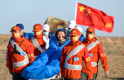 中国の有人宇宙船「神舟16号」、飛行士3人無事帰還