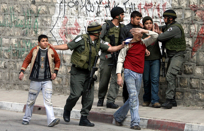 イスラエル軍がヨルダン川西岸で強制捜査、20人を拘束 - パレスチナ自治区