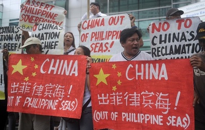 中国の南シナ海開発は「平和損ねる」、ASEAN首脳会議で声明