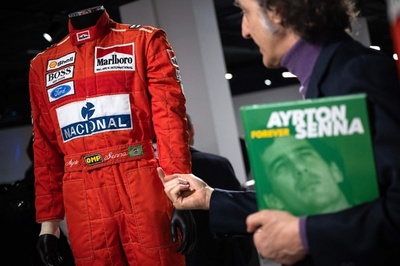 「音速の貴公子」セナ氏の没後30年追悼展 伊トリノで開催