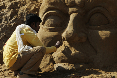 砂の彫刻のフェスティバル開催中、ベルリン