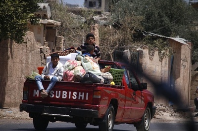 シリア南部、停戦合意受け避難民が帰宅開始 政府に対する不信感も