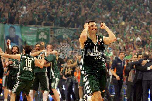バスケットボール ユーロリーグ パナシナイコス アテネ Cskaモスクワの連覇を阻み優勝を飾る ギリシャ 写真19枚 ファッション ニュースならmode Press Powered By Afpbb News