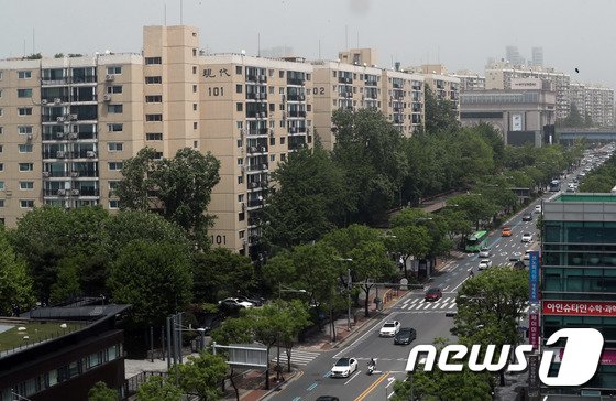 ソウル市江南区狎鴎亭洞一帯の再建築マンション(c)news1