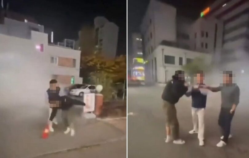 警察署とみられる建物の前で、男が消火器を噴射するSNS動画 (c)news1