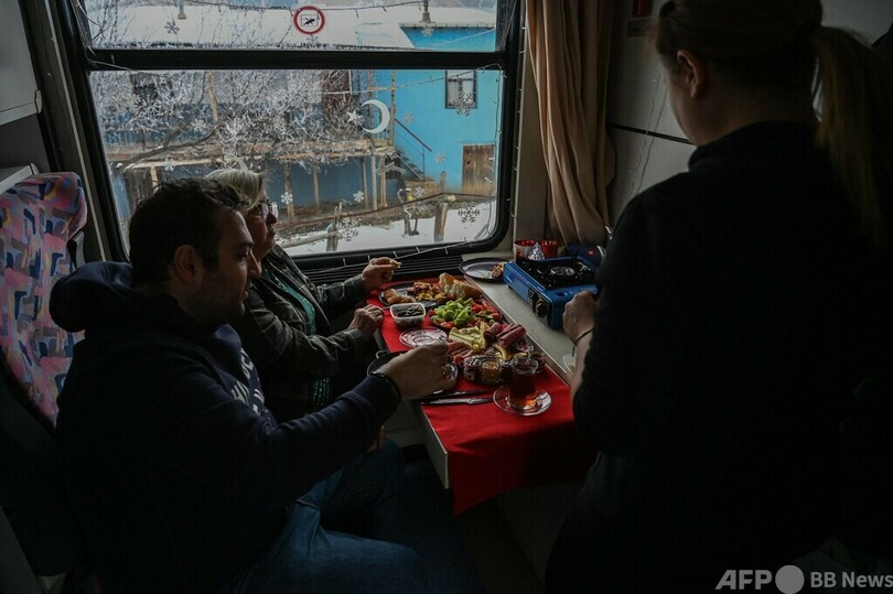 乗り込めばパーティーの始まり！ トルコの寝台列車
