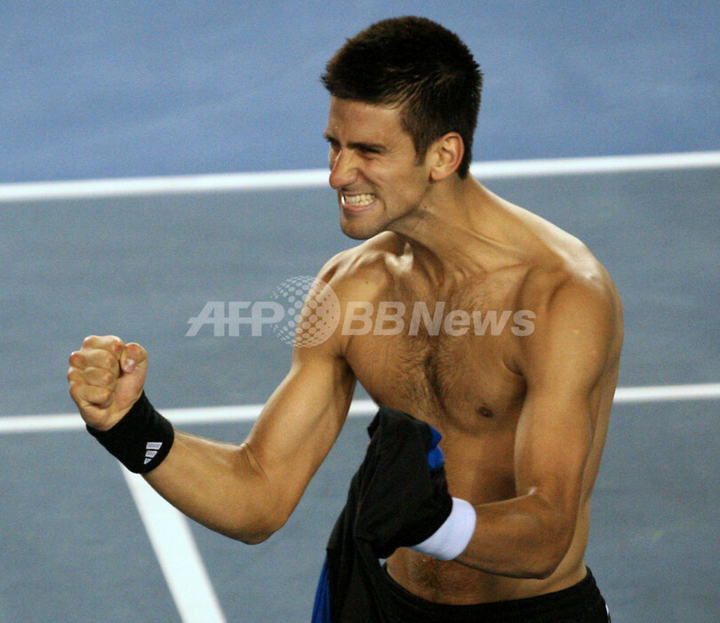 ジョコビッチ フェデラーを降し自身初の全豪決勝進出