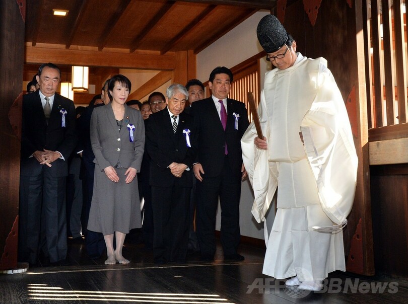 超党派議連の146人が靖国神社を参拝、新藤総務相も