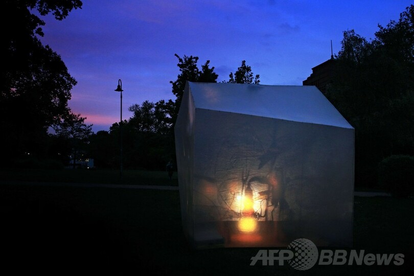 「電球の雲」に「ウランの形」、チェコで光のイベント