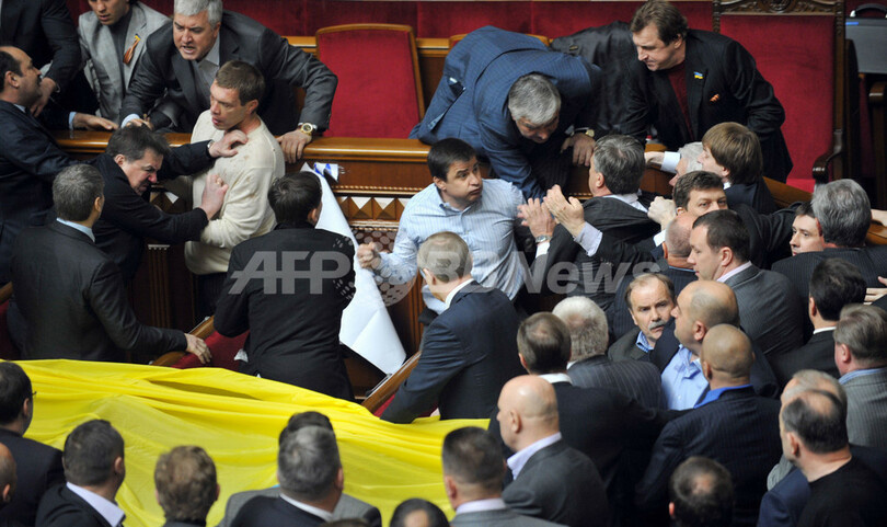 ウクライナ議会、露海軍の駐留期限延長で大パニックに