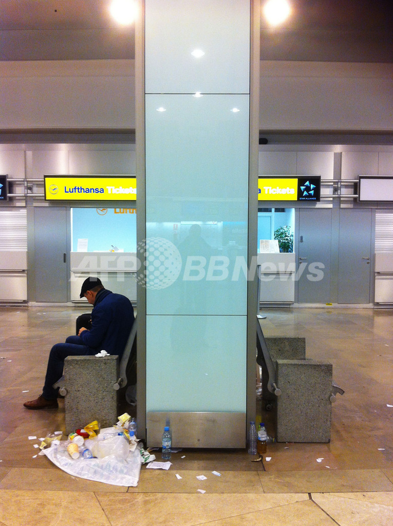 マドリードのバラハス空港にごみ散乱、清掃会社のストライキで