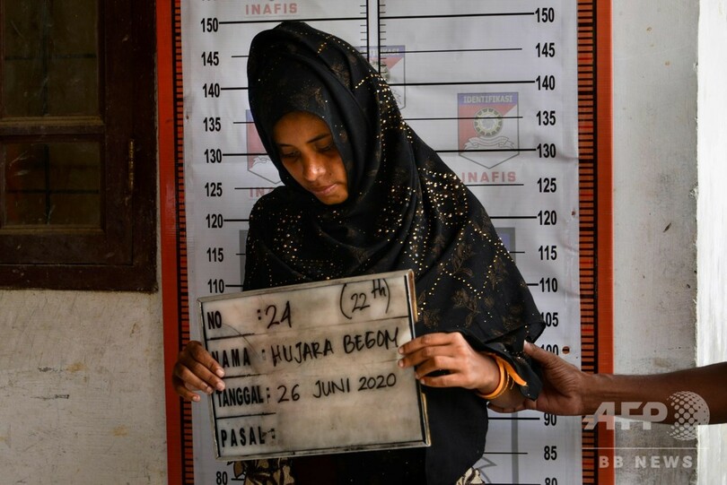 海上のロヒンギャ船を漁師らが救助、上陸拒否した当局に憤慨し インドネシア