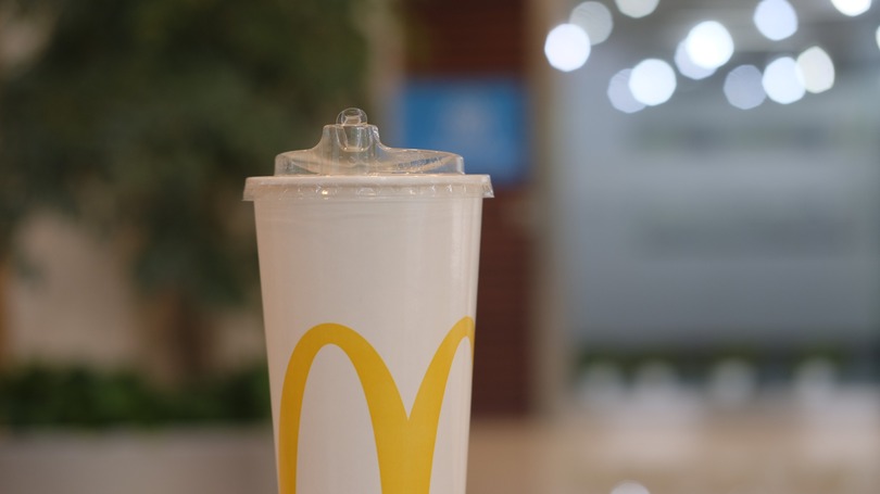 マクドナルド中国、プラ製ストローを段階的に廃止