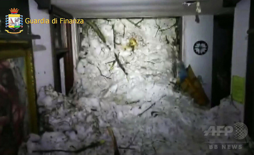 雪崩がホテルを直撃、25人死亡の恐れ 地震頻発の伊中部