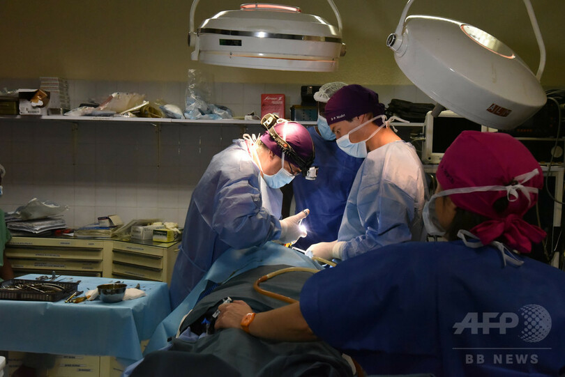 水がんで顔を失った患者たちに希望の光、コートジボワール