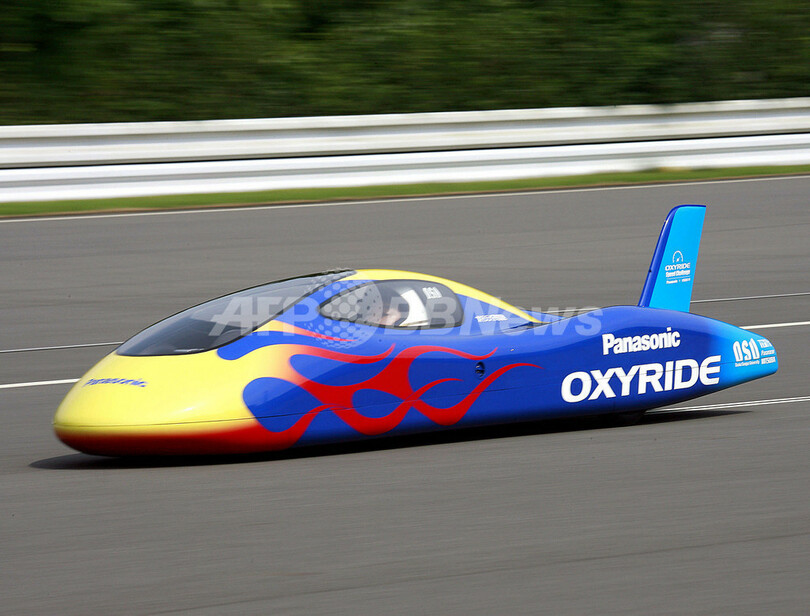 乾電池だけで時速100キロ、重さ38キロの車がギネスに認定