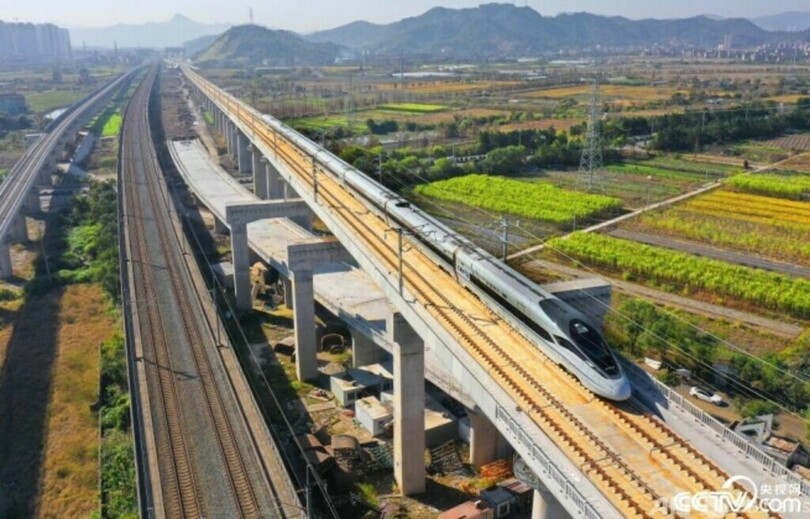 中国初の民間資本持ち株の高速鉄道が試運転開始