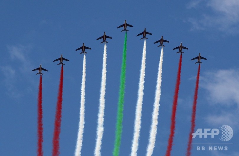 国旗色に染まるベイルートの空 国家成立100年 レバノン 写真18枚 国際ニュース Afpbb News