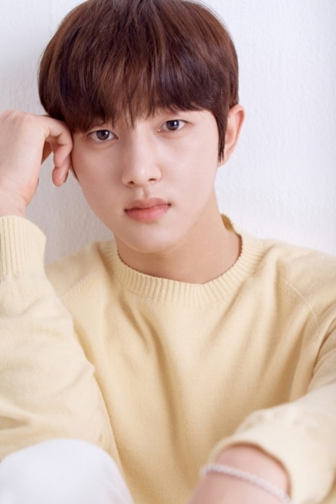 Golden Child ジェヒョン、EXO ベクヒョンとの写真を公開「先輩
