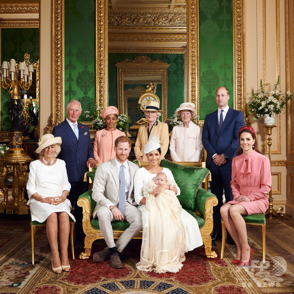ヘンリー英王子夫妻 長男アーチーちゃんの洗礼式写真を公開 写真2枚 国際ニュース Afpbb News