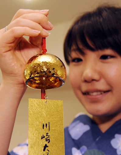 聞こえる音色も100万円？18金の風鈴 写真4枚 国際ニュース：AFPBB News