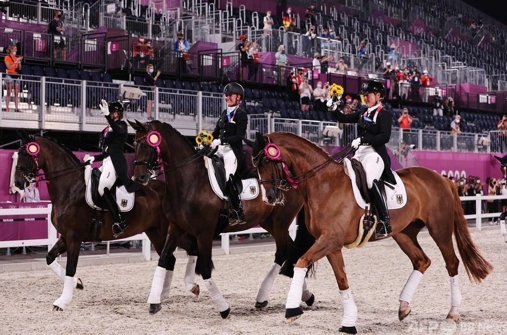 馬場馬術団体、ドイツが優勝 ベルト7個目の五輪金に「最高の気分